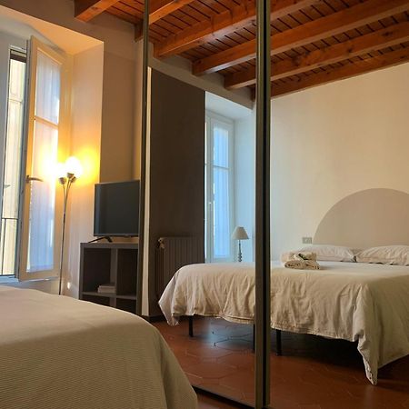 Studio Apartment Una Finestra Su Como Exterior foto